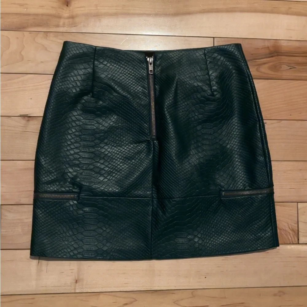 LOVERS AND FRIENDS GOOD TO BE BAD MINI SKIRT - Picture 5 of 5